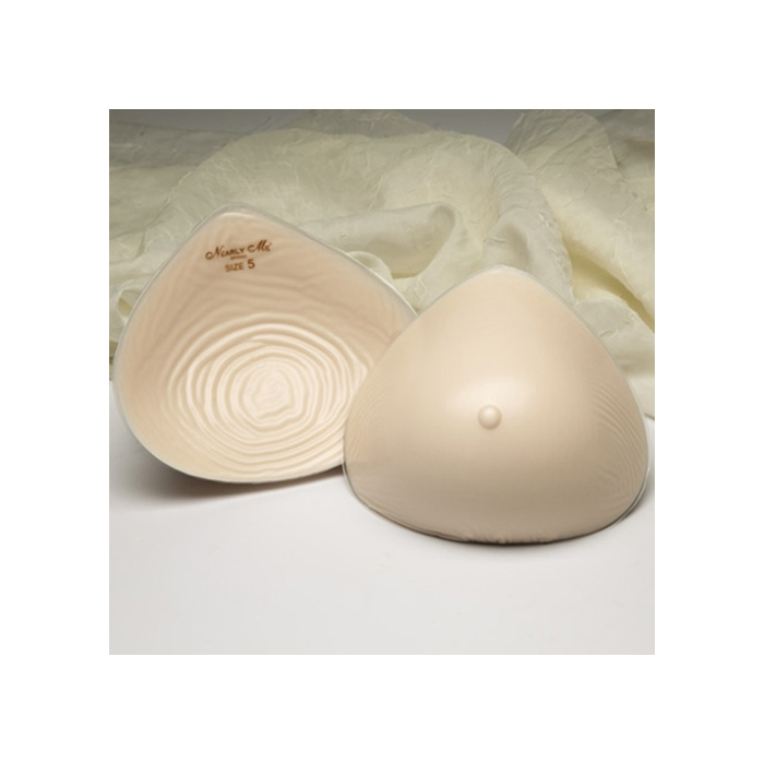 https://www.activeforever.com/media/catalog/product/cache/44d7cabe942144a52fe1eaeb62a23e4a/0/0/0034430_nearly-me-extra-light-triangle-silicone-breast-form-865.jpeg